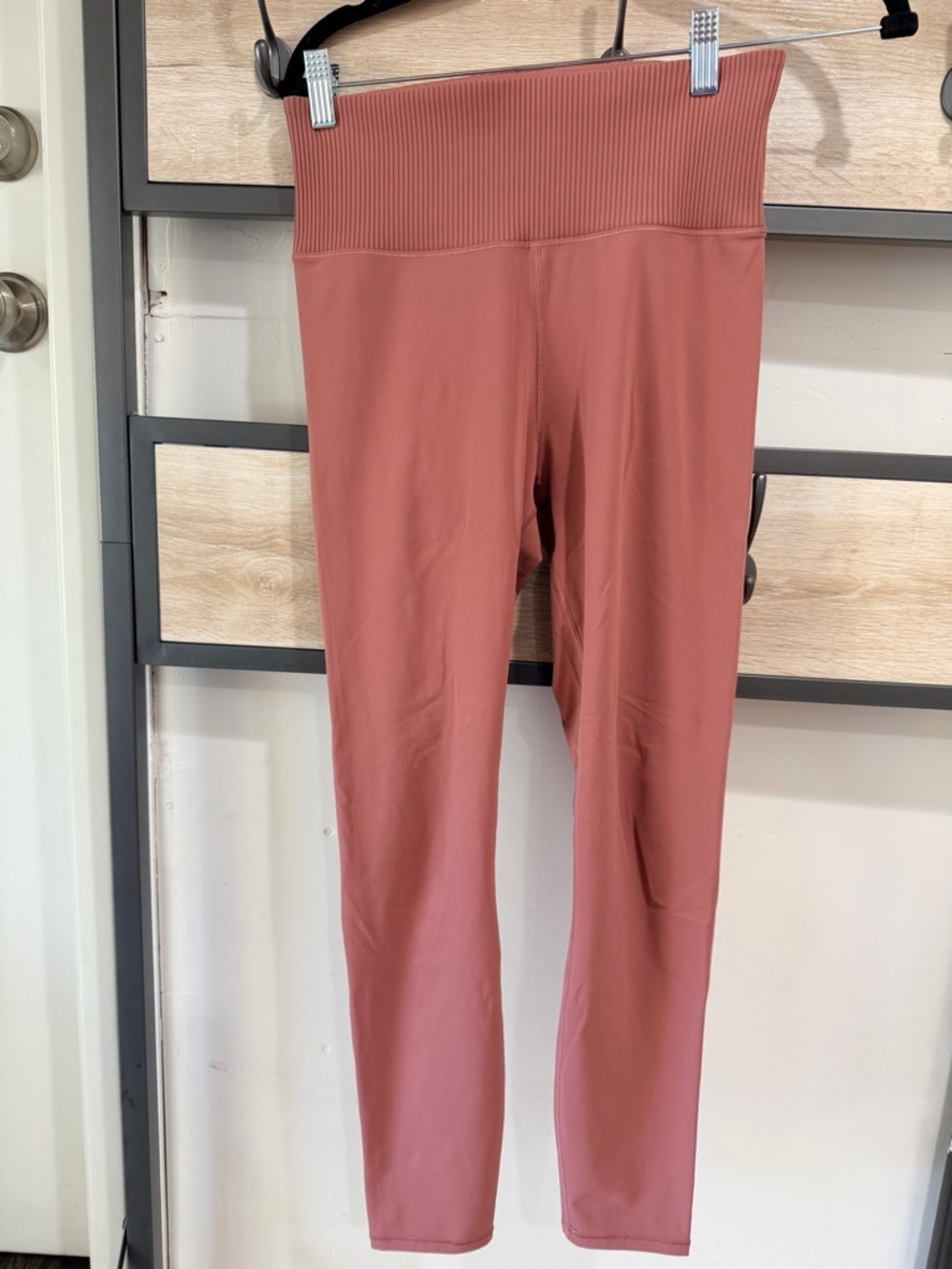 Vuori High-Rise Ribbed Waist Leggings in Dusty Rose